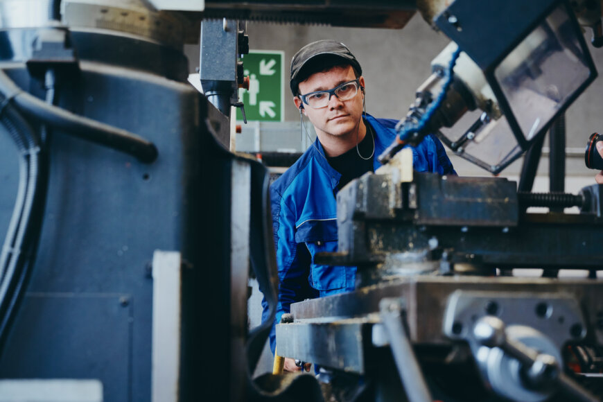 Moll Industries Moll Rail Mitarbeiter in der Werkstatt Foto &copy;&nbsp;Lara Freiburger