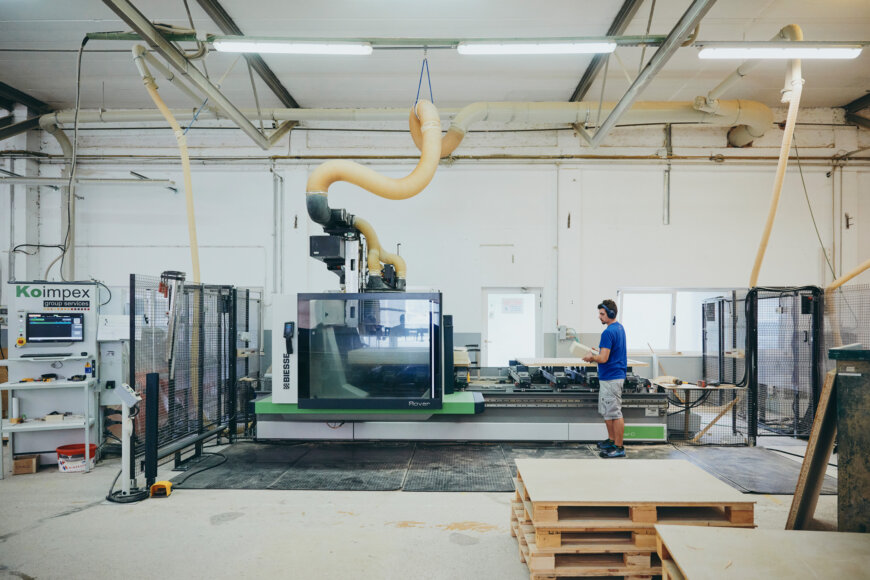 Moll Industries TechnoPhysik Group (TPG) Mitarbeiter bei der Produktion Foto © Lara Freiburger Moll Industries TechnoPhysik Group (TPG) Mitarbeiter bei der Produktion Foto © Lara Freiburger